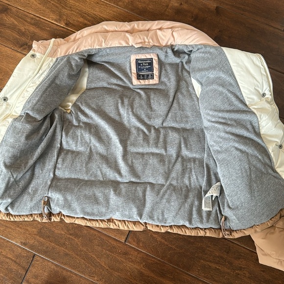 A&F Excellent condition puffer - Picture 3 of 4